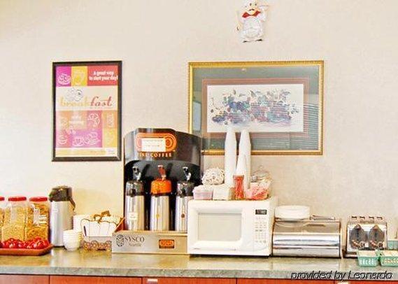 Oyo Hotel Centralia Restaurant photo