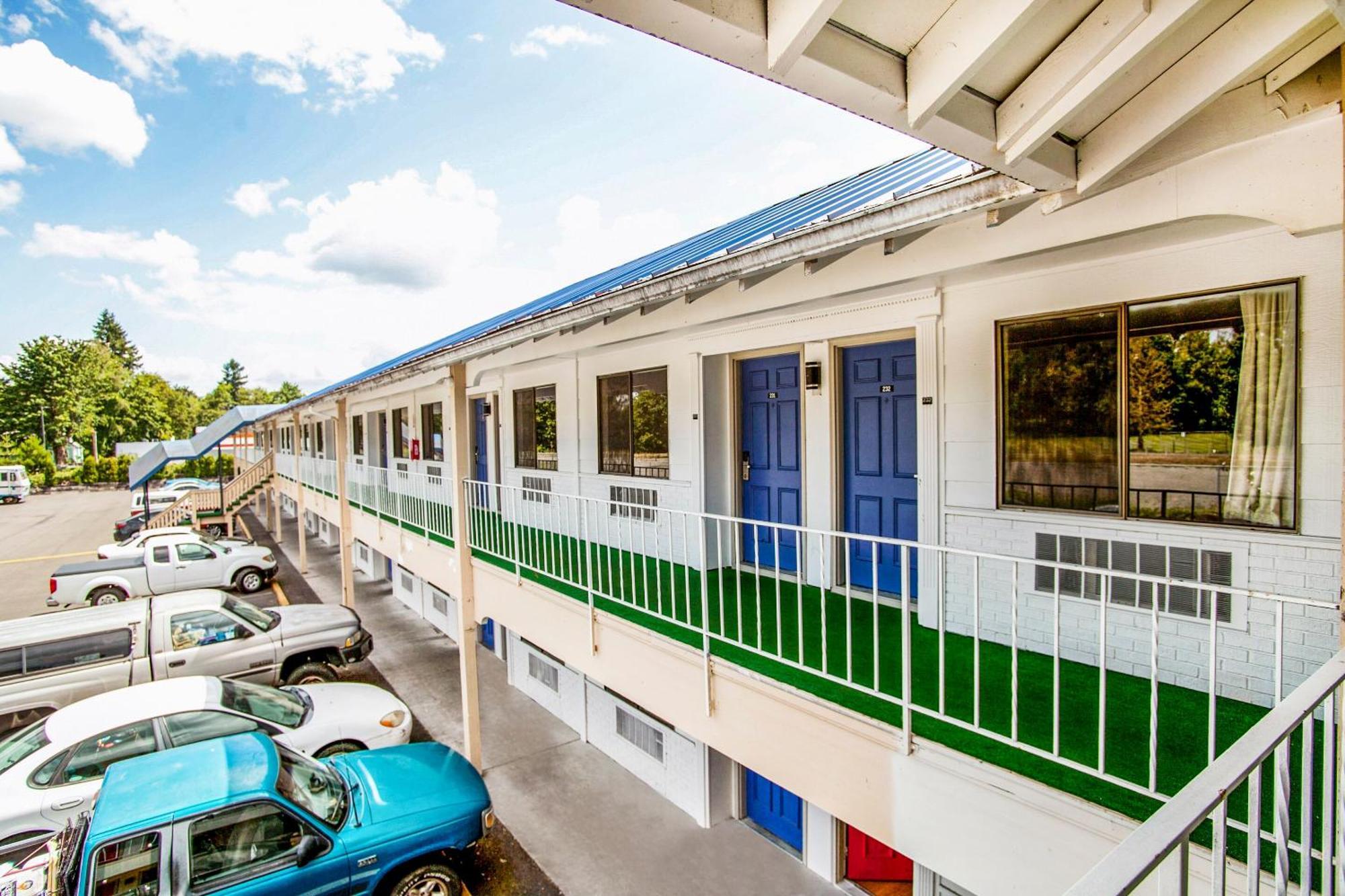 Oyo Hotel Centralia Exterior photo