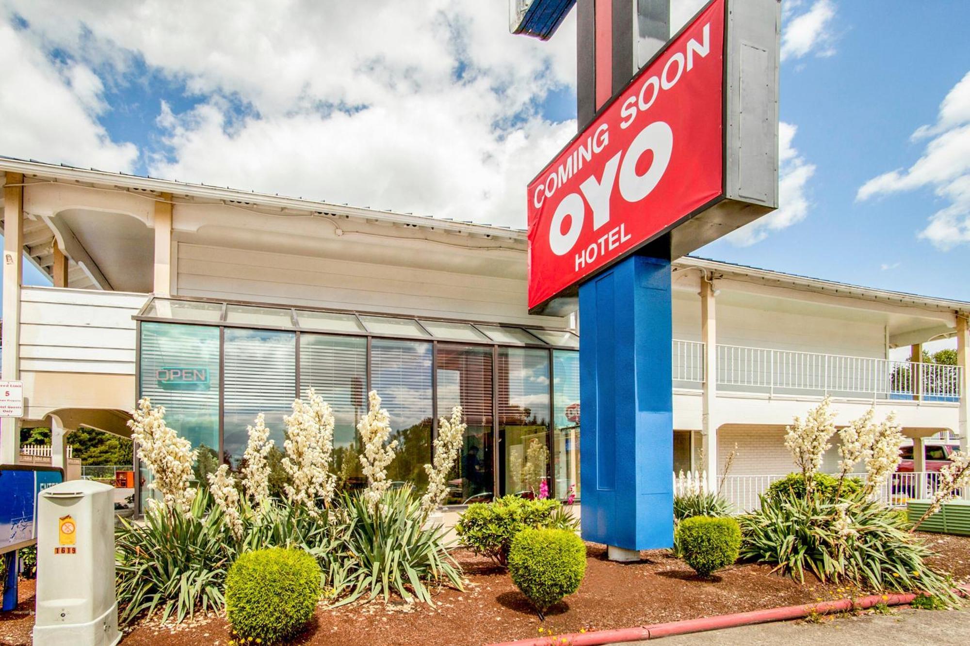 Oyo Hotel Centralia Exterior photo