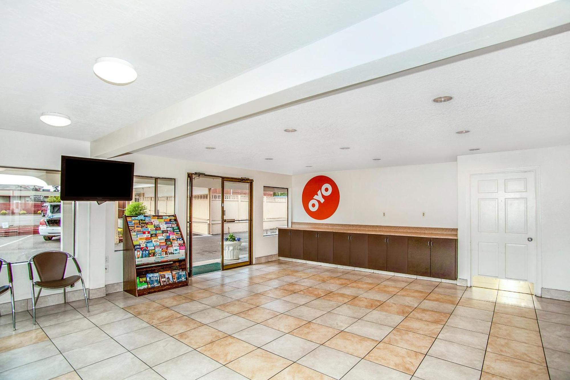 Oyo Hotel Centralia Exterior photo